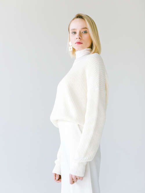 White Knitted Sweater  large